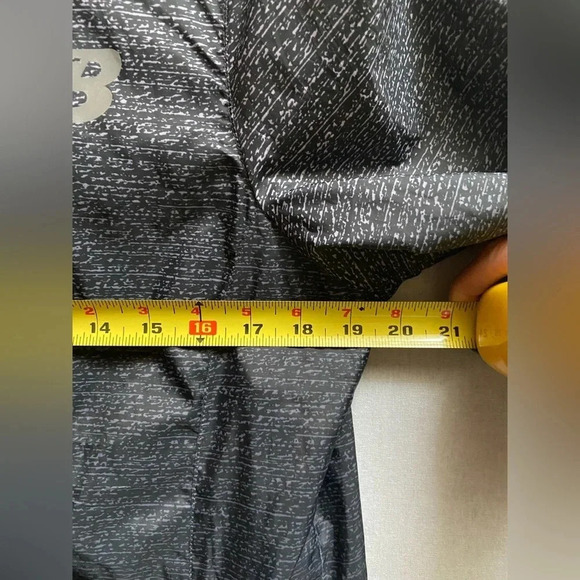 New Balance Water Resistant Fabric Hooded Wind  Breaker Rain Jacket Sz L - Picture 12 of 13